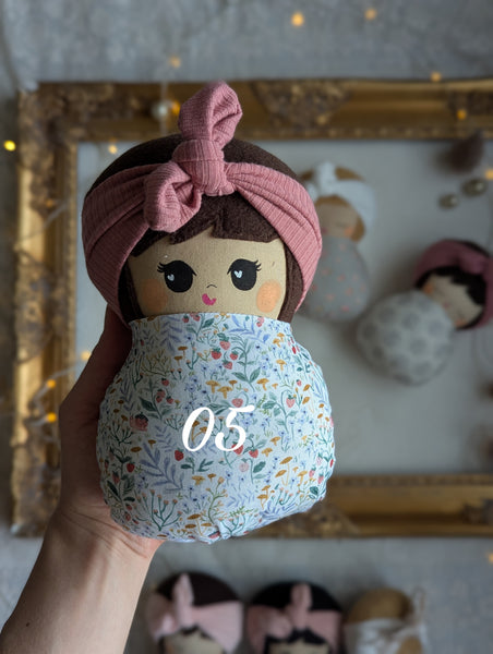 05 Swaddle baby,