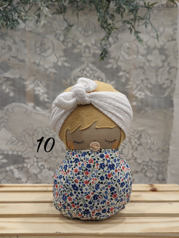 10 Swaddle baby,