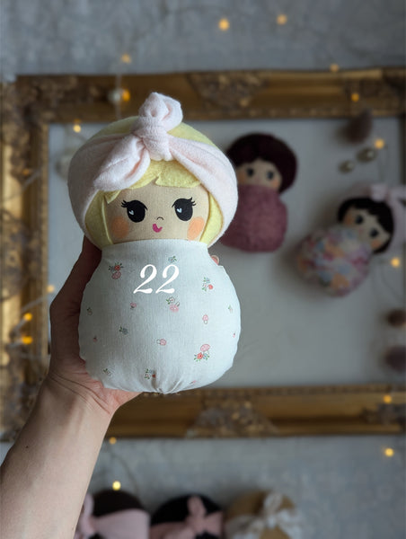 22 Swaddle baby,